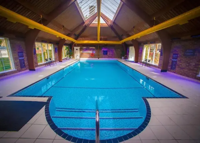 Factors House - A Comfy Cottage In Countryside Park With Wifi And Access To Bar And Pool