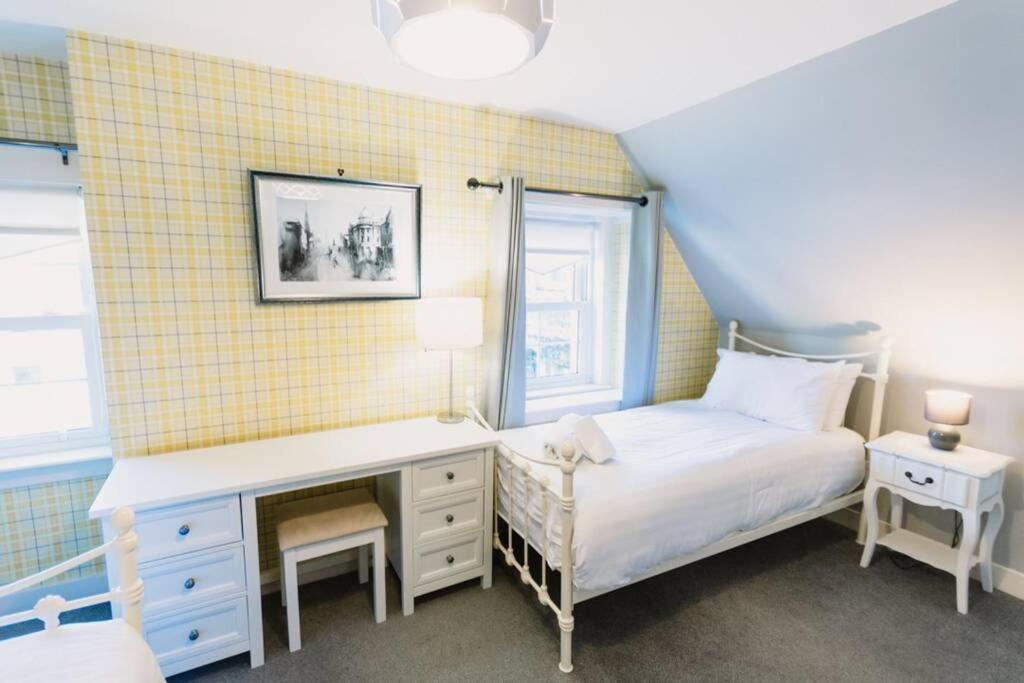 Factors House - A Comfy In Countryside Park With Wifi And Access To Bar And Pool Perth